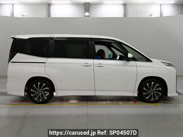 Buy Used 2025 Toyota Voxy ZWR90W (SP04507D) - Carused.jp