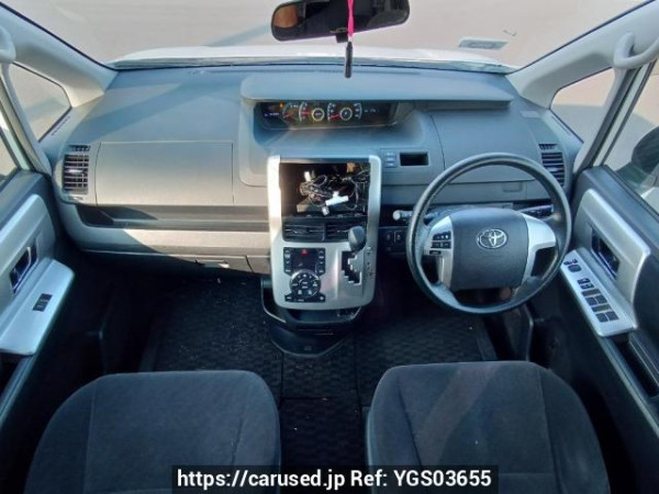 Used 2012 AT toyota noah ZRR70G Image[17]