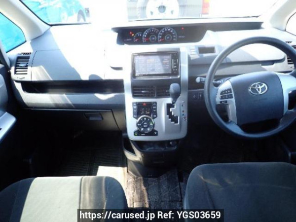 Used 2011 AT toyota noah ZRR70G Image[16]