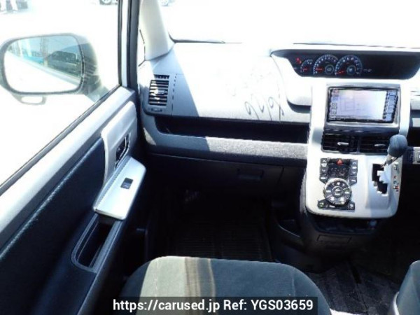 Used 2011 AT toyota noah ZRR70G Image[17]