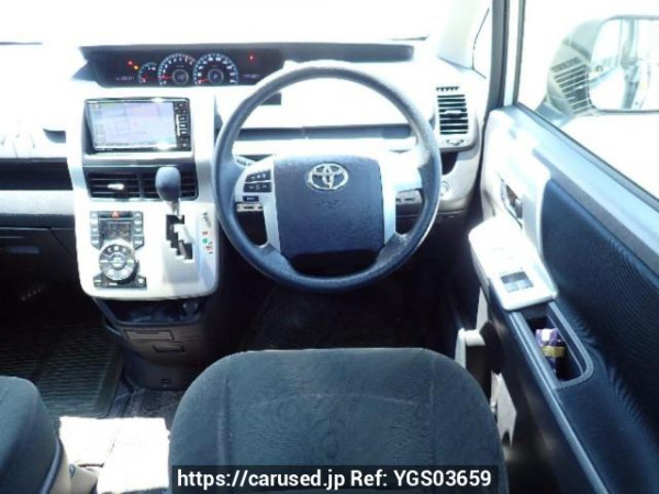 Used 2011 AT toyota noah ZRR70G Image[18]