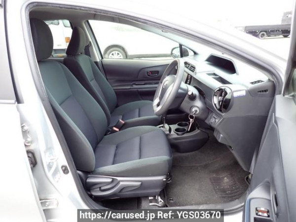 Used 2017 AT toyota aqua NHP10 Image[12]