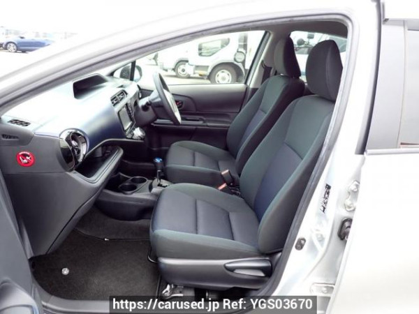 Used 2017 AT toyota aqua NHP10 Image[13]
