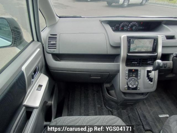 Used 2009 AT toyota voxy ZRR70W Image[18]