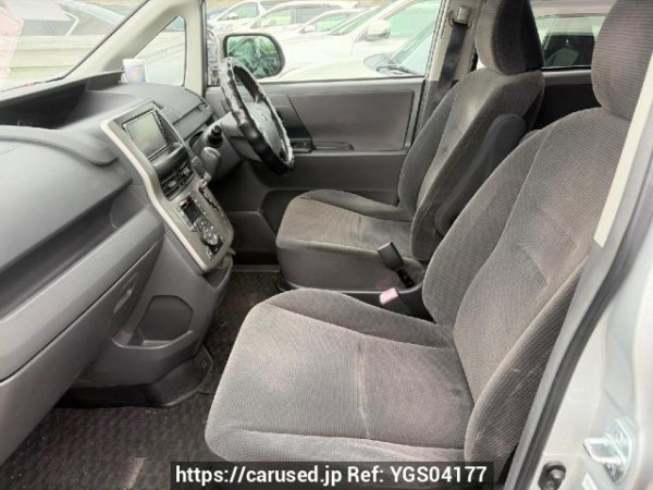 Used 2007 AT toyota noah ZRR70G Image[9]