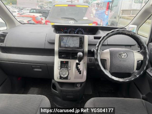 Used 2007 AT toyota noah ZRR70G Image[12]