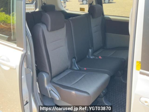 Used 2007 AT toyota noah ZRR75W Image[13]