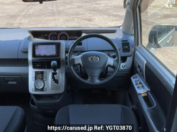 Used 2007 AT toyota noah ZRR75W Image[19]