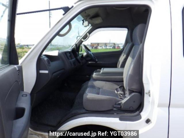 Used 2004 AT nissan caravan-bus DWMGE25 Image[13]