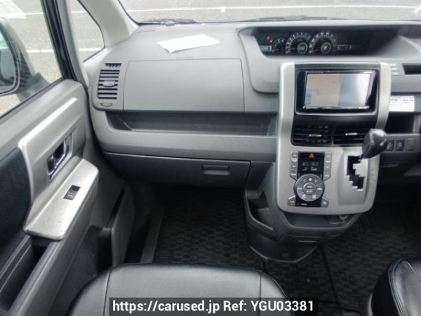 Used 2009 AT toyota voxy ZRR70W Image[18]