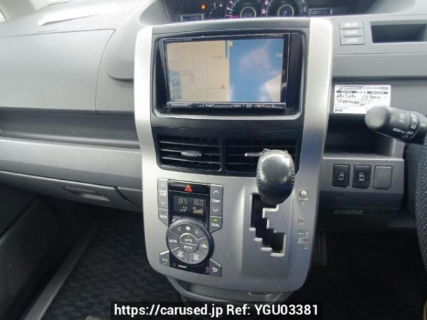 Used 2009 AT toyota voxy ZRR70W Image[19]