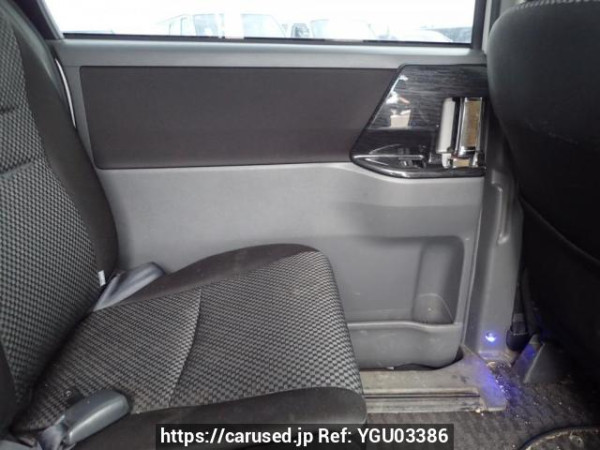 Used 2009 AT toyota noah ZRR75W Image[15]