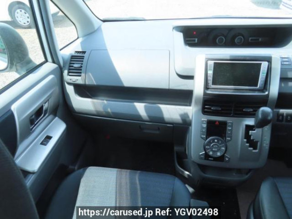 Used 2008 AT toyota voxy ZRR70W Image[24]