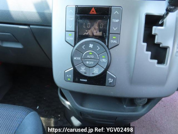 Used 2008 AT toyota voxy ZRR70W Image[32]