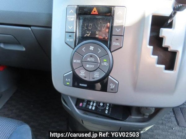 Used 2008 AT toyota voxy ZRR70W Image[29]