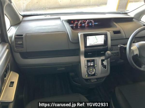 Used 2009 AT toyota voxy ZRR75W Image[18]