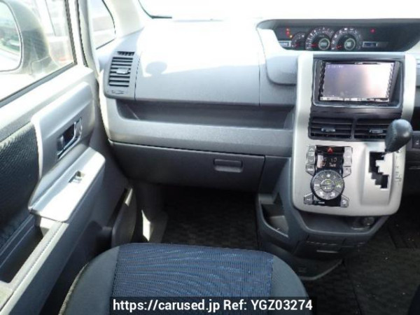Used 2010 AT toyota voxy ZRR70W Image[16]