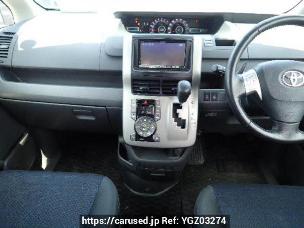 Used 2010 AT toyota voxy ZRR70W Image[19]