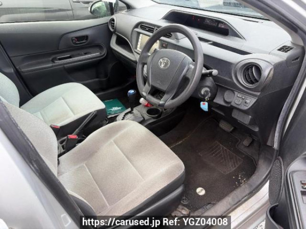 Used 2017 AT toyota aqua NHP10 Image[11]