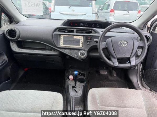 Used 2017 AT toyota aqua NHP10 Image[12]