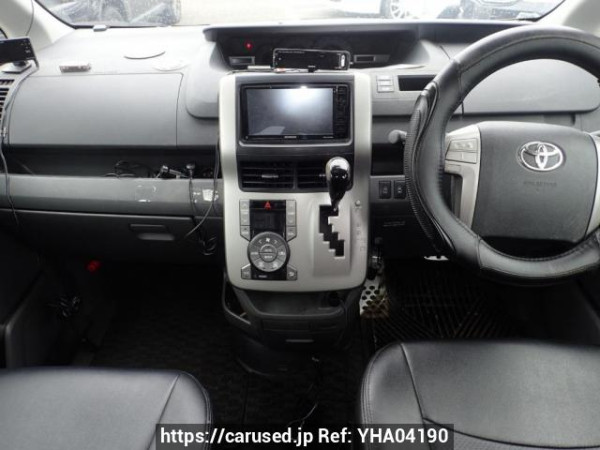 Used 2010 AT toyota noah ZRR70G Image[22]