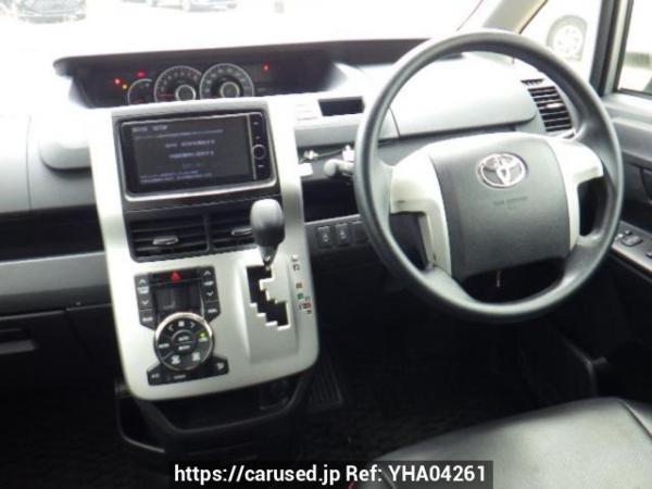 Used 2013 AT toyota noah ZRR70G Image[17]
