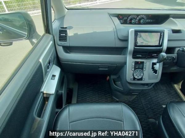 Used 2009 AT toyota voxy ZRR70W Image[19]