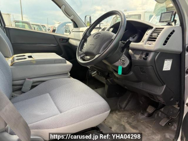 Used 2005 AT toyota regiusace-van KDH200V Image[8]