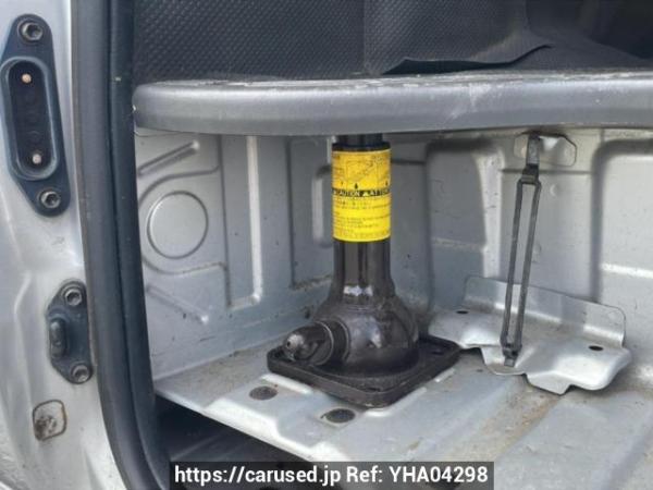 Used 2005 AT toyota regiusace-van KDH200V Image[42]
