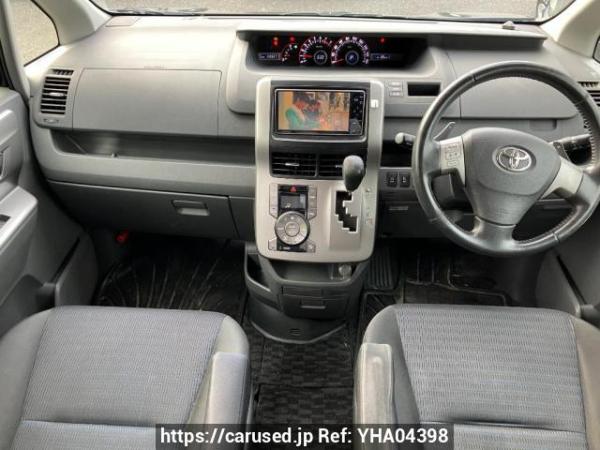 Used 2009 AT toyota voxy ZRR70W Image[14]