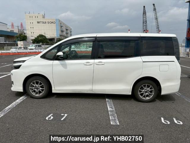 Buy Used 2015 Toyota Voxy ZRR80G (YHB02750) - Carused.jp