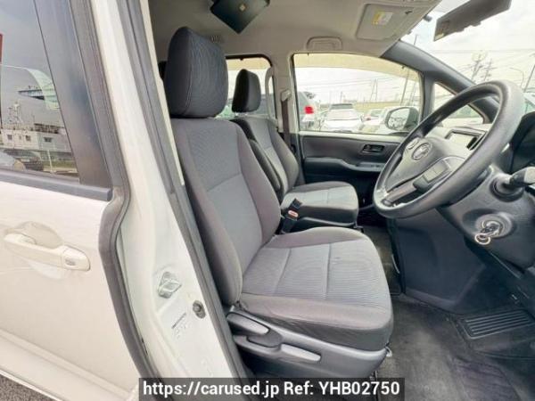 Used 2015 AT toyota voxy ZRR80G Image[12]