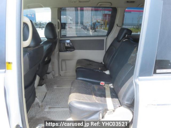 Used 2007 AT toyota noah ZRR70G Image[18]