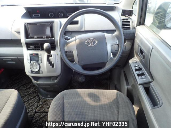 Used 2007 AT toyota noah ZRR70G Image[18]