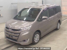 Toyota Noah ZRR85G