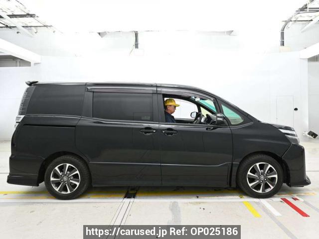 Buy Used 2021 Toyota Voxy ZRR80W (OP025186) - Carused.jp