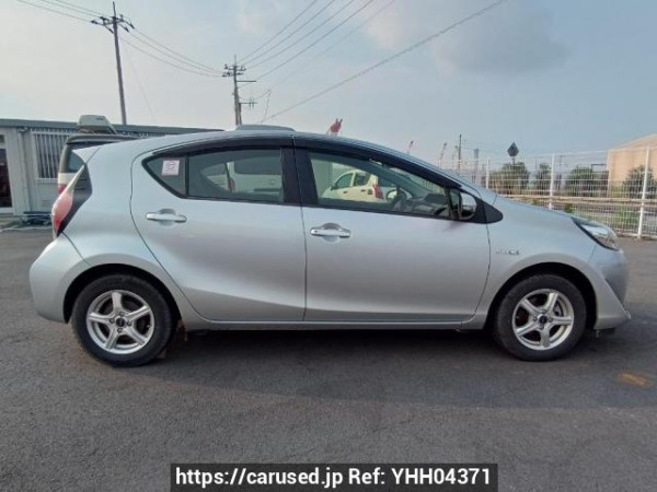 Used 2017 AT toyota aqua NHP10 Image[7]