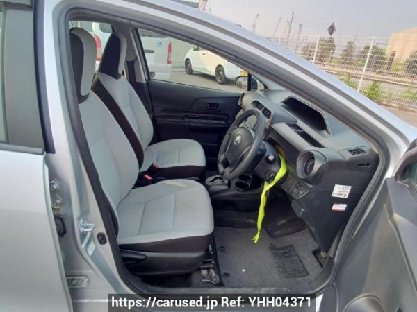 Used 2017 AT toyota aqua NHP10 Image[12]