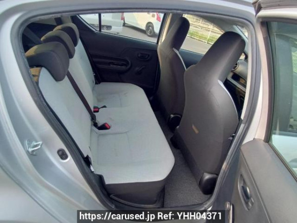 Used 2017 AT toyota aqua NHP10 Image[14]