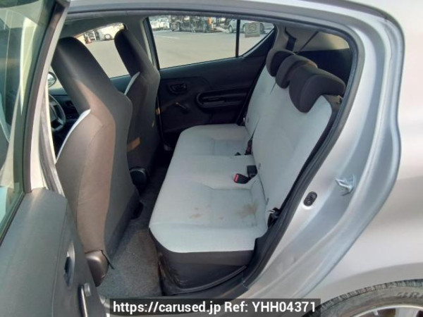 Used 2017 AT toyota aqua NHP10 Image[15]
