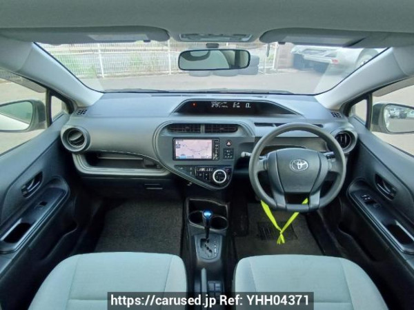 Used 2017 AT toyota aqua NHP10 Image[16]