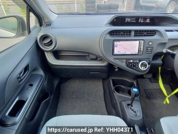 Used 2017 AT toyota aqua NHP10 Image[17]