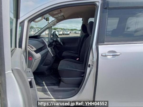 Used 2009 AT toyota noah ZRR70G Image[13]
