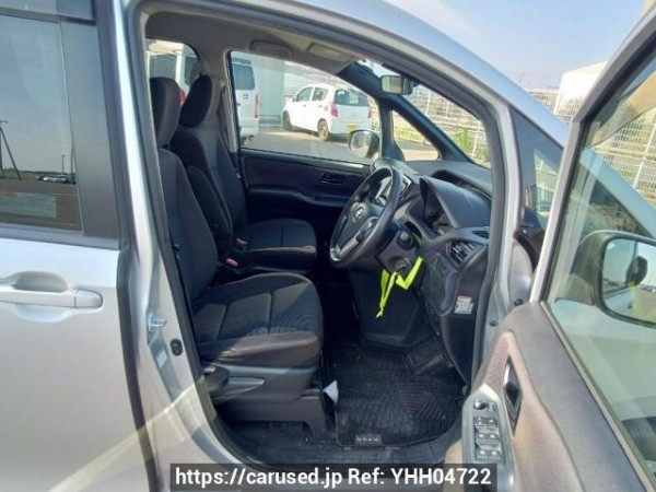 Used 2015 AT toyota noah ZRR80G Image[13]