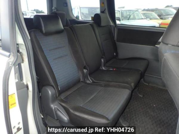 Used 2010 AT toyota voxy ZRR70W Image[13]