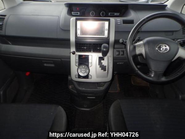 Used 2010 AT toyota voxy ZRR70W Image[16]