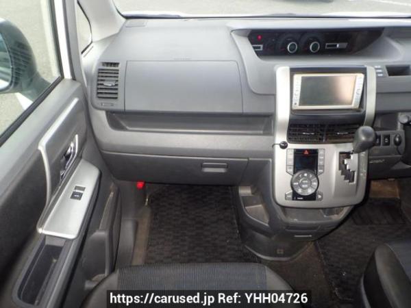 Used 2010 AT toyota voxy ZRR70W Image[17]