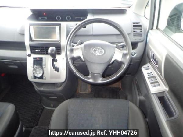 Used 2010 AT toyota voxy ZRR70W Image[18]