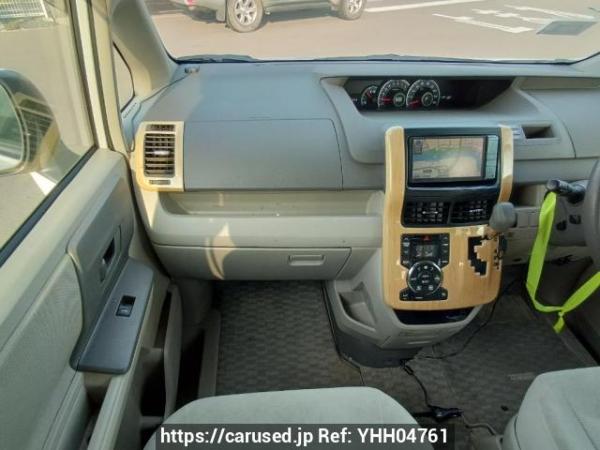Used 2010 AT toyota noah ZRR70G Image[18]