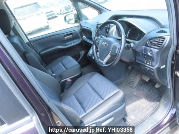 Used 2015 AT toyota noah ZRR85W Image[12]